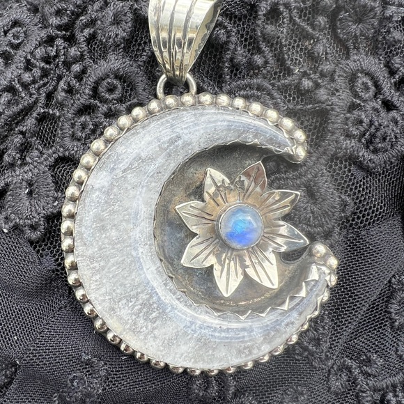 LARGE QUARTZ CRYSTAL CRESCENT MOON PENDANT - Picture 3 of 9